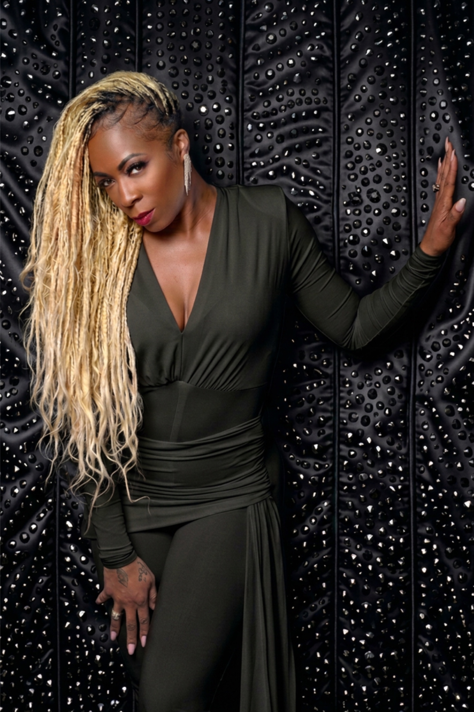 LoveToriBE in a black editorial performance look