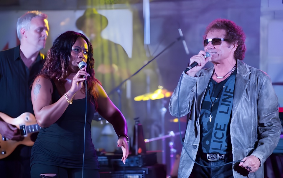 LoveToriBE performing a duet with Mickey Thomas of Starship